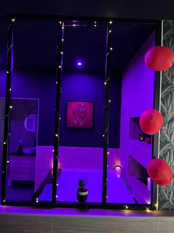 Suite Romantique Avec Ambiance Cocooning Saint-Genet-Lerpt Apartamento